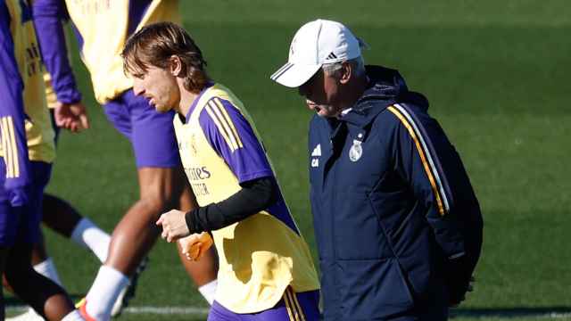 Luka Modric y Carlo Ancelotti durante un entrenamiento del Real Madrid