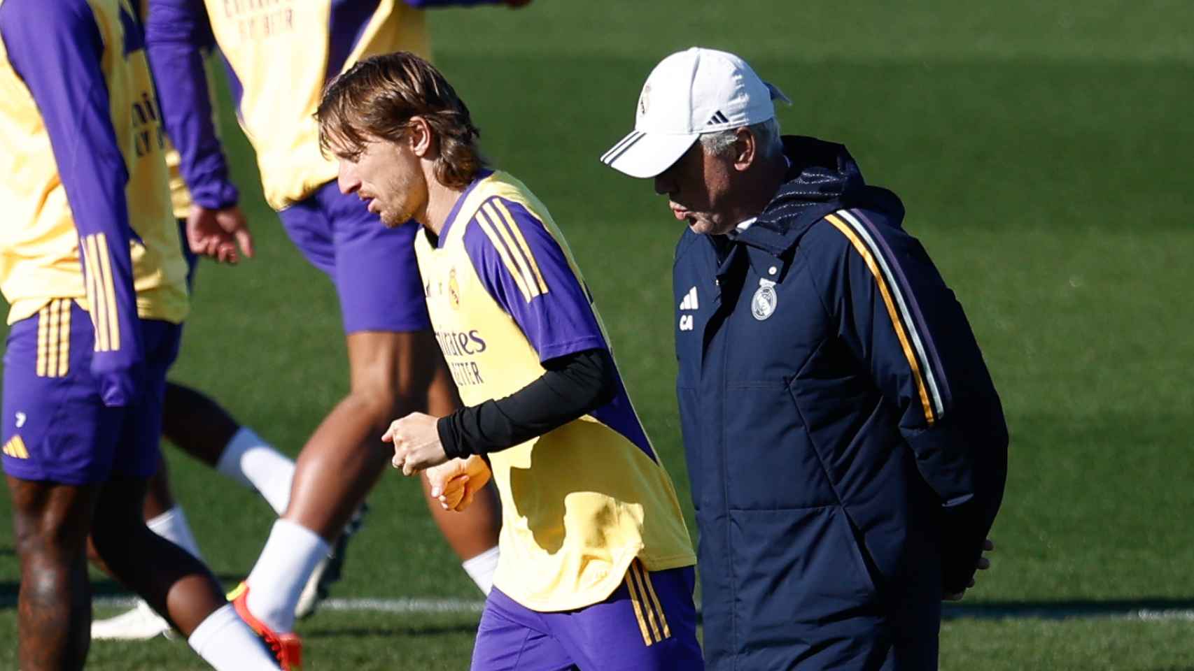 Luka Modric y Carlo Ancelotti durante un entrenamiento del Real Madrid