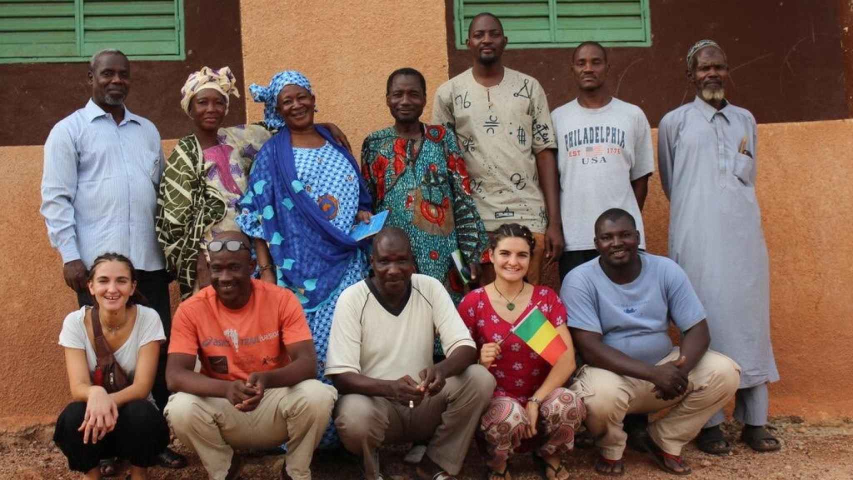 Marina y Laia con profesores en Bamako.