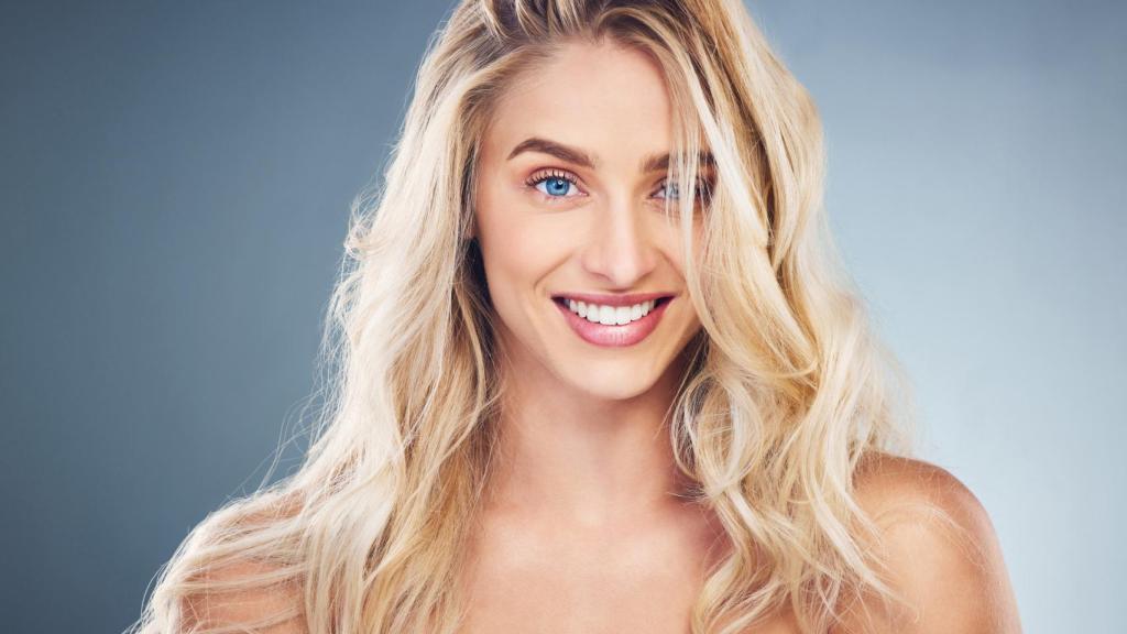 Los tonos rubios como los de la joven de la imagen aportan luminosidad.