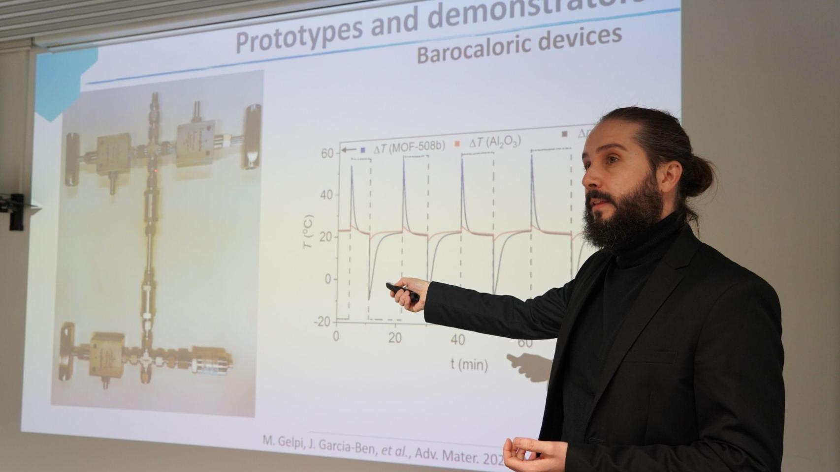 Investigadores de la UDC utilizan materiales que respiran CO2 para enfriar neveras y calentar casas