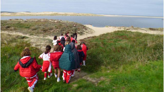 Valdoviño (A Coruña) y la SGHN acercan la laguna de A Frouxeira a los escolares