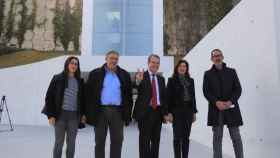 Visita del alcalde de Vigo, Abel Caballero, y los concejales María José Caride y Javier Pardo al ascensor Halo, a 20 de febrero de 2024.