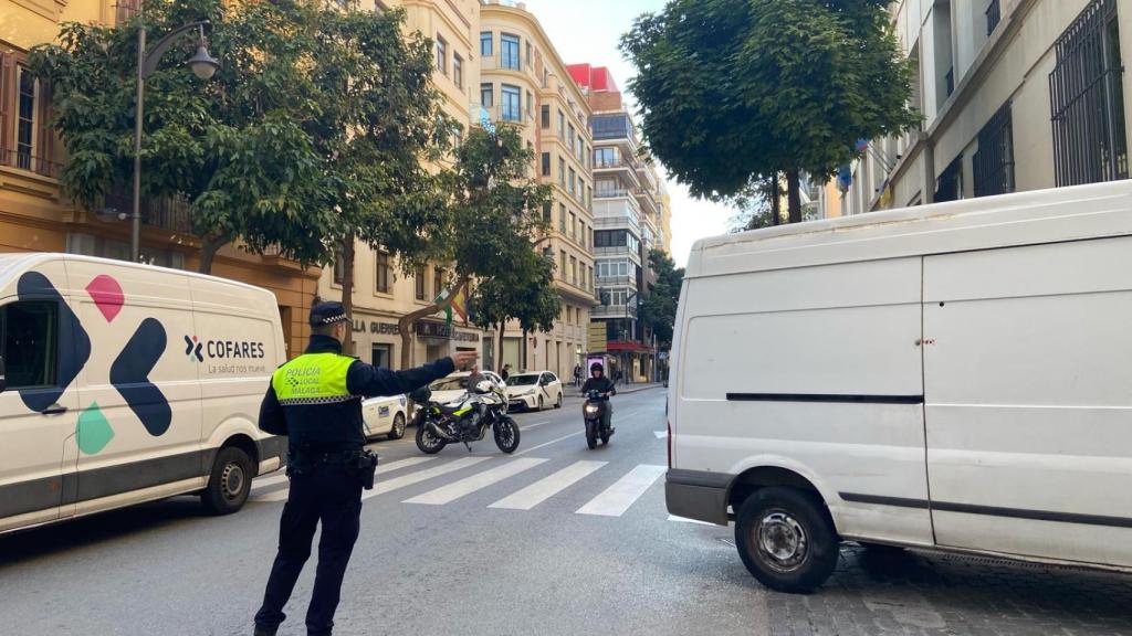 Desviación del tráfico en las calles aledañas a la Alameda.