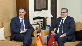 El presidente del Gobierno, Pedro Sánchez, y el primer ministro marroquí, Aziz Akhannouch, este miércoles en Rabat.