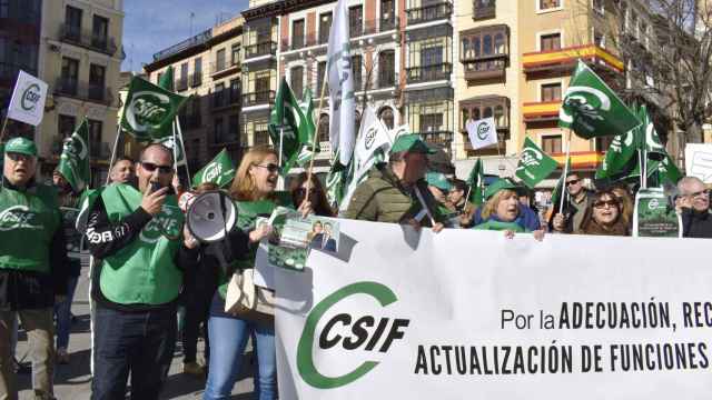 Delegados sindicales de CSIF han protestado este miércoles en Toledo.