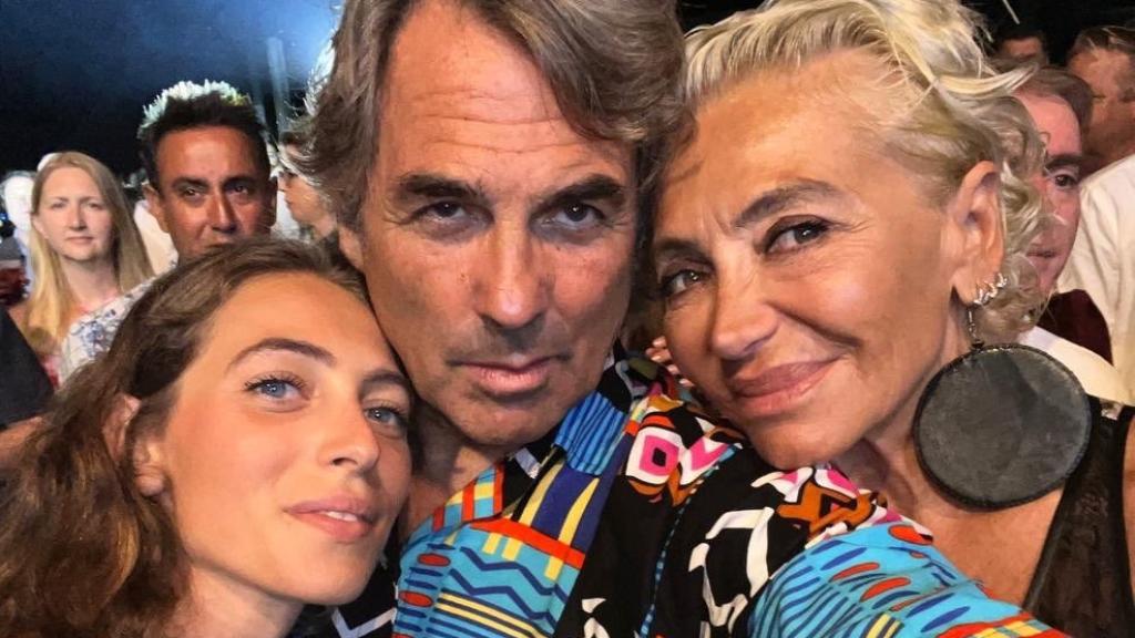 Hubertus junto a su mujer, Simona, y a la hija de ésta, Rachele.