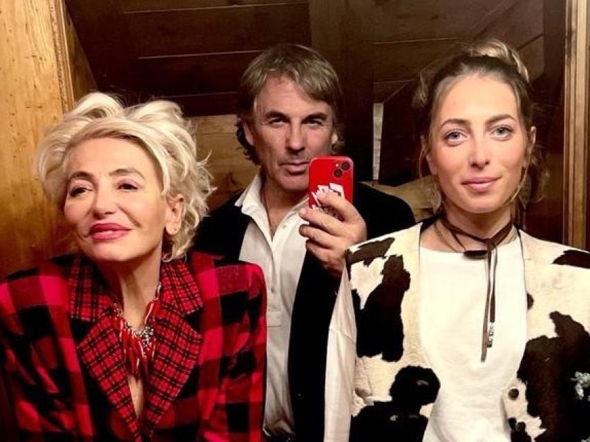 Rachele junto a su madre, Simona, y Hubertus en una fotografía publicada en las redes sociales del aristócrata.