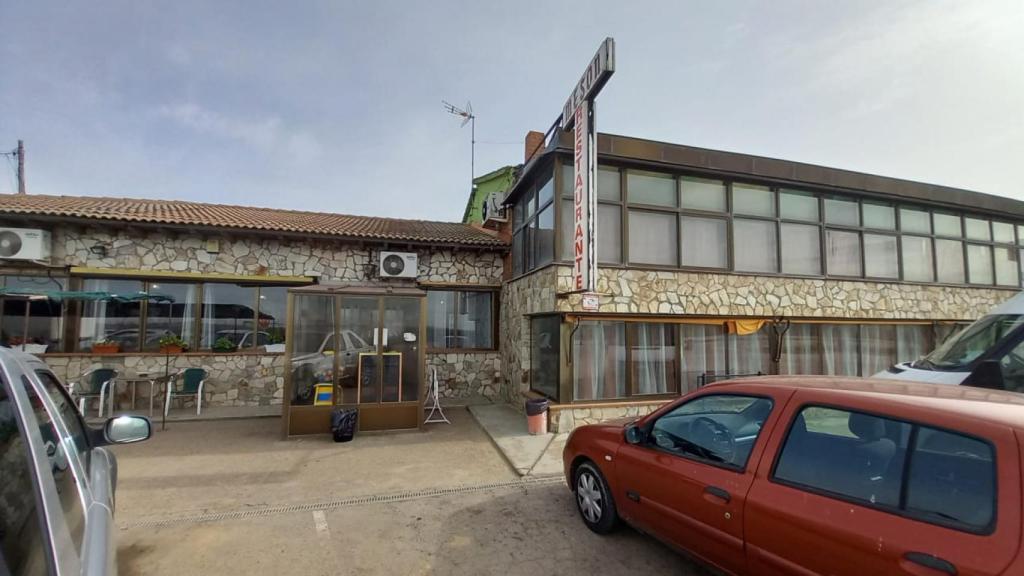 Entrada del Mesón Buenavista en Becilla de Valderaduey