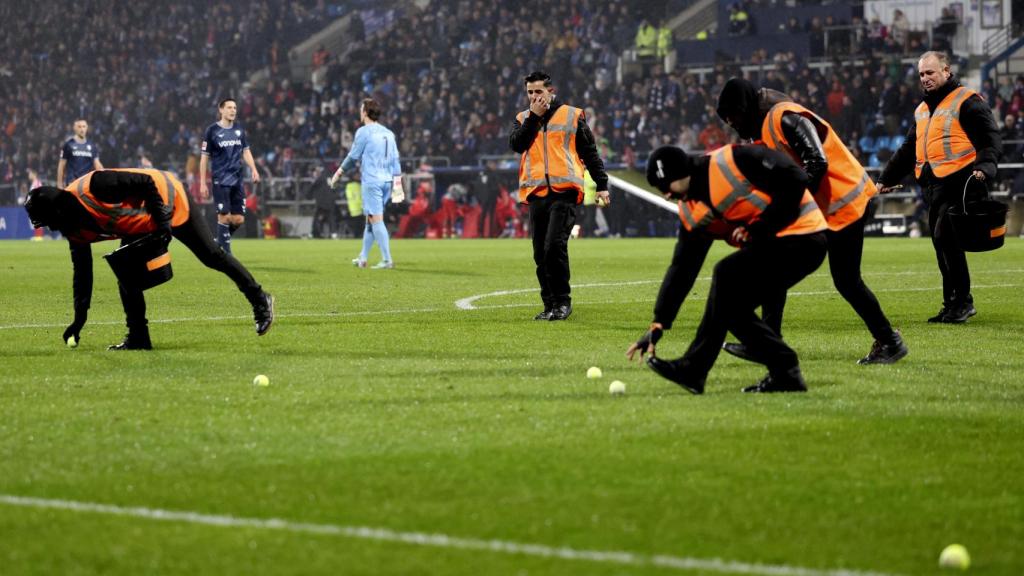 Un partido de la Bundesliga, detenido por las protestas.