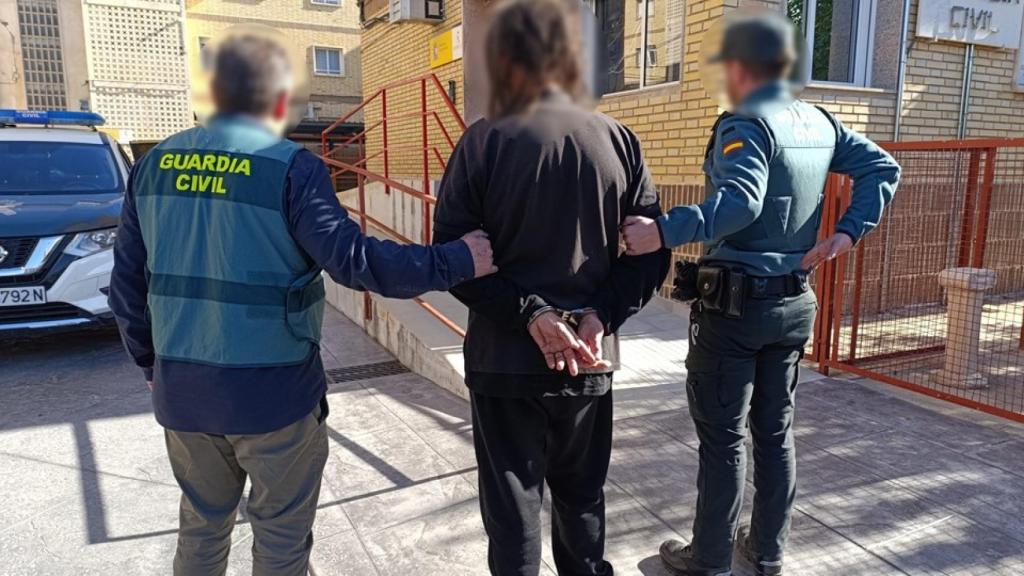 El detenido, de 54 años, es vecino de la localidad de Sax.