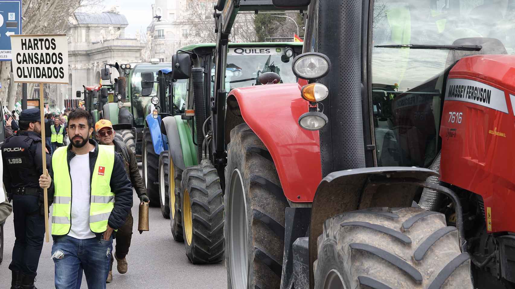 Agricultores y ganaderos en la tractorada celebrada en Madrid