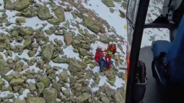 Rescate al montañero herido en el Risco de los Claveles