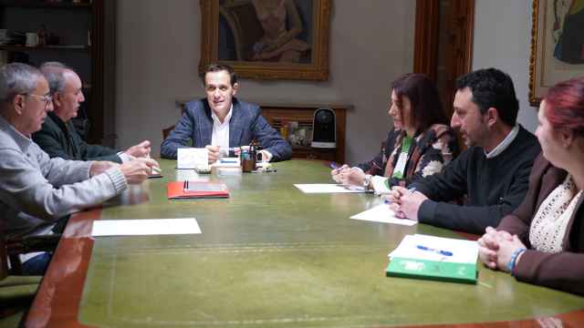 Reunión del presidente de la Diputación de Valladolid, Conrado Íscar, con alcaldes de la provincia
