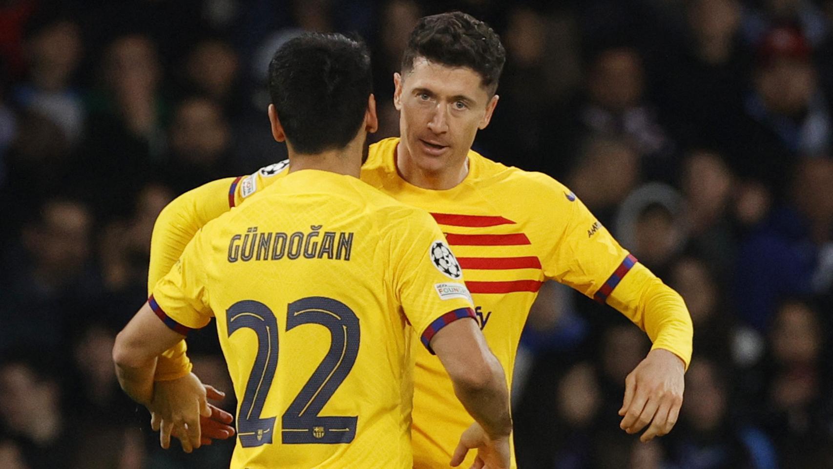 Lewandowski celebra su gol con Gündogan