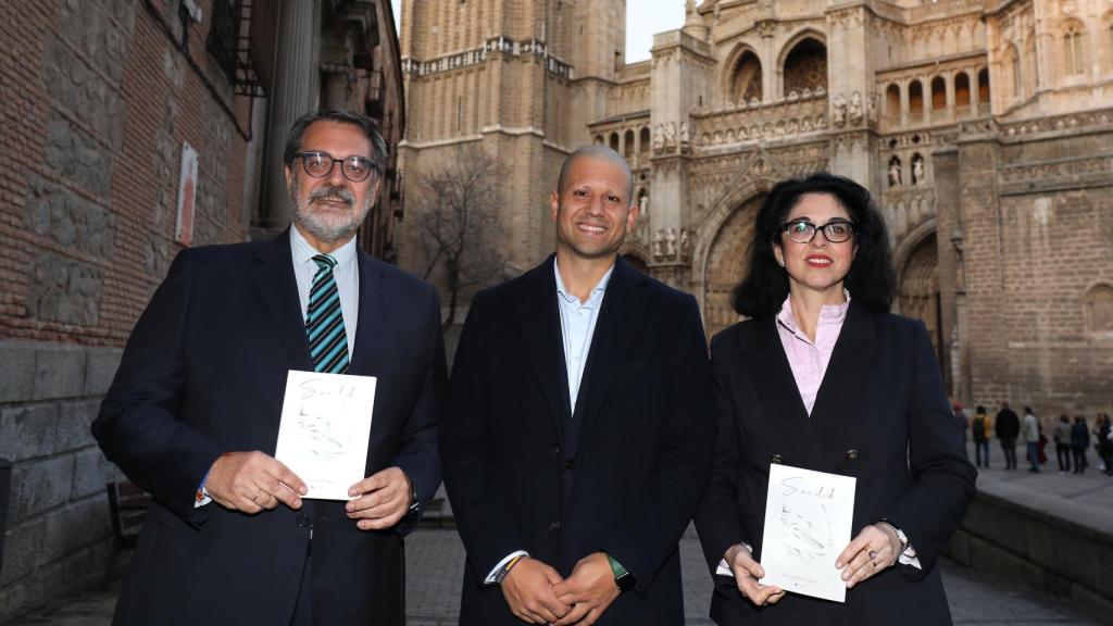 Manuel Daza, en el centro, junto a Fernando Jou y Marisol Illescas.
