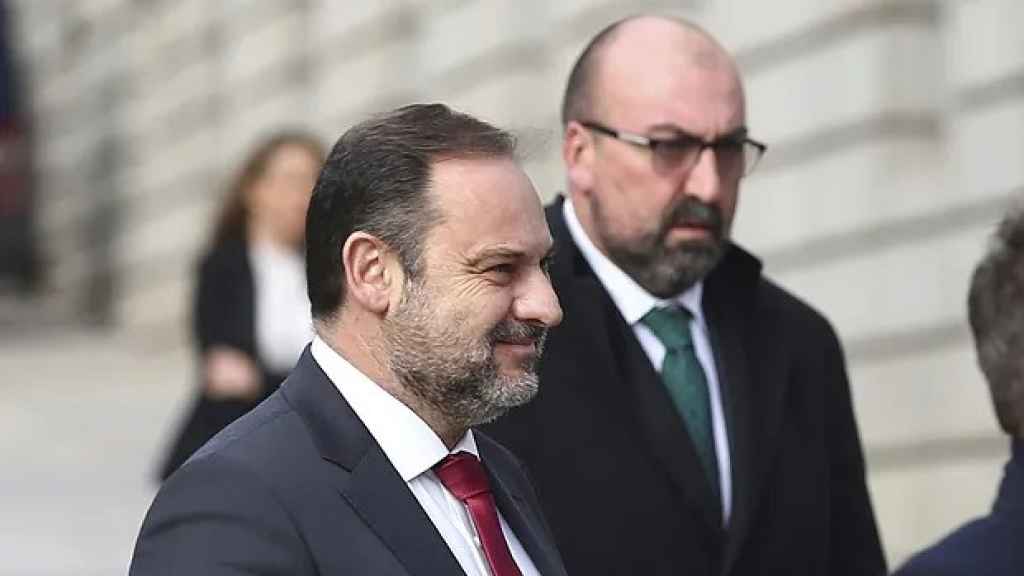 A la izquierda, el exministro de Transportes José Luis Ábalos. A la derecha, su asesor Koldo García.