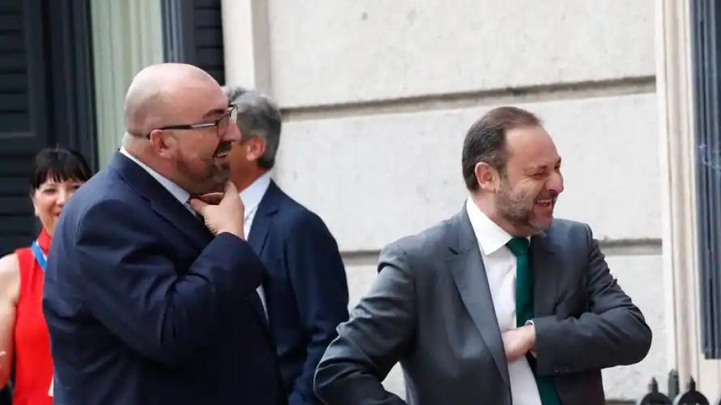 El exministro de Transportes José Luis Ábalos con su consejero Koldo García