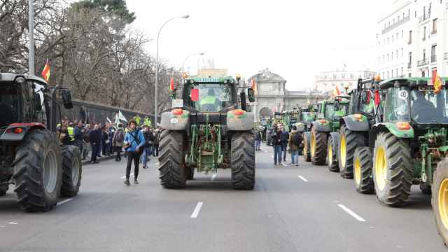 Protestas de los agricultores en la Puerta de Alcalá de Madrid. Foto: Jesús Umbría.