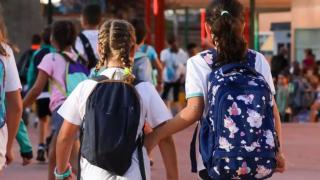 Dos alumnas de un colegio en una imagen de archivo.