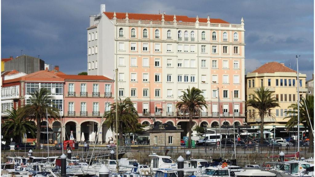 Fachada del puerto de Ferrol