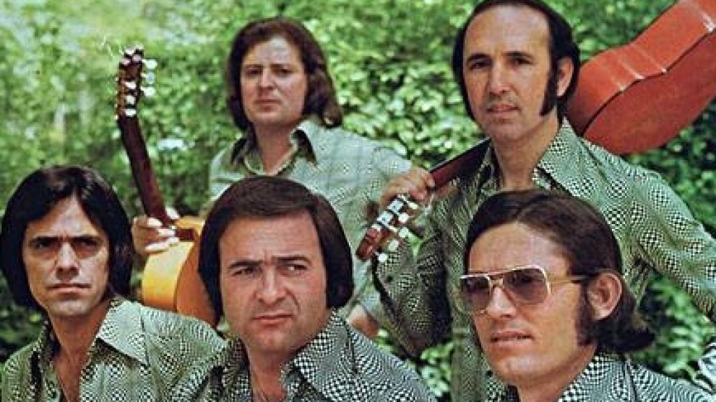 Imagen antigua de este grupo de sevillanas de la Puebla del Río