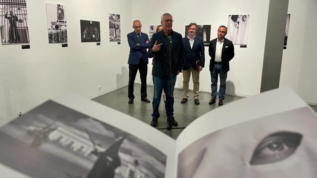 José Antonio Zamora durante la inauguración de la exposición