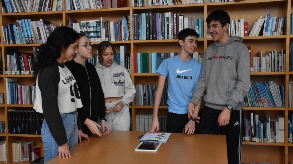 Alumnos del Santísima Trinidad de Pinilla jugando en el scape room de Iberdrola