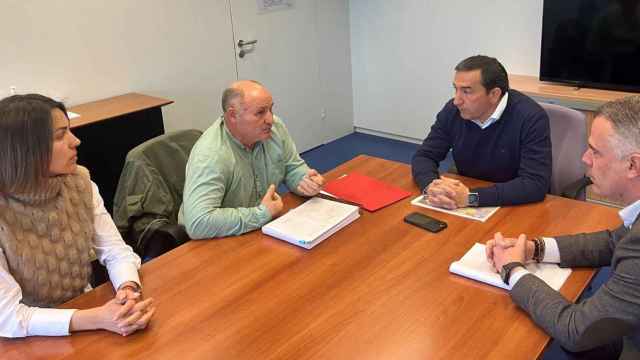 Eloy Ruiz, delegado territorial de la Junta en Salamanca, se ha reunido con Julián Mateos, alcalde de Calvarrasa de Arriba