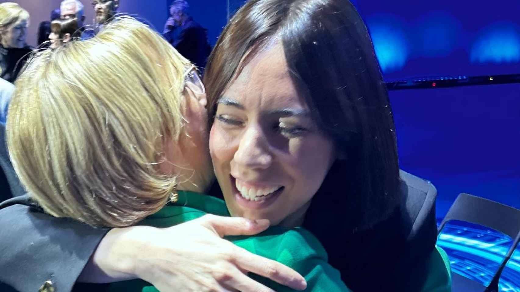 Saludo de Ana Barceló a Diana Morant en un reciente acto en Alicante.