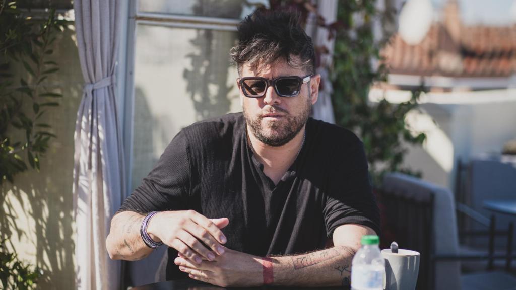 Pablo López durante la entrevista con El Español.