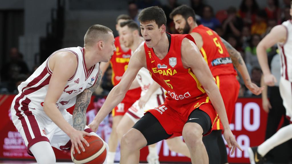 Pradilla defiende una acción.