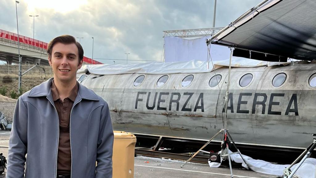 El actor salmantino Javier Cascón en los rodajes de 'La sociedad de la nieve'