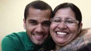 El polémico mensaje de la madre de Dani Alves en redes sociales tras quedar su hijo en libertad provisional