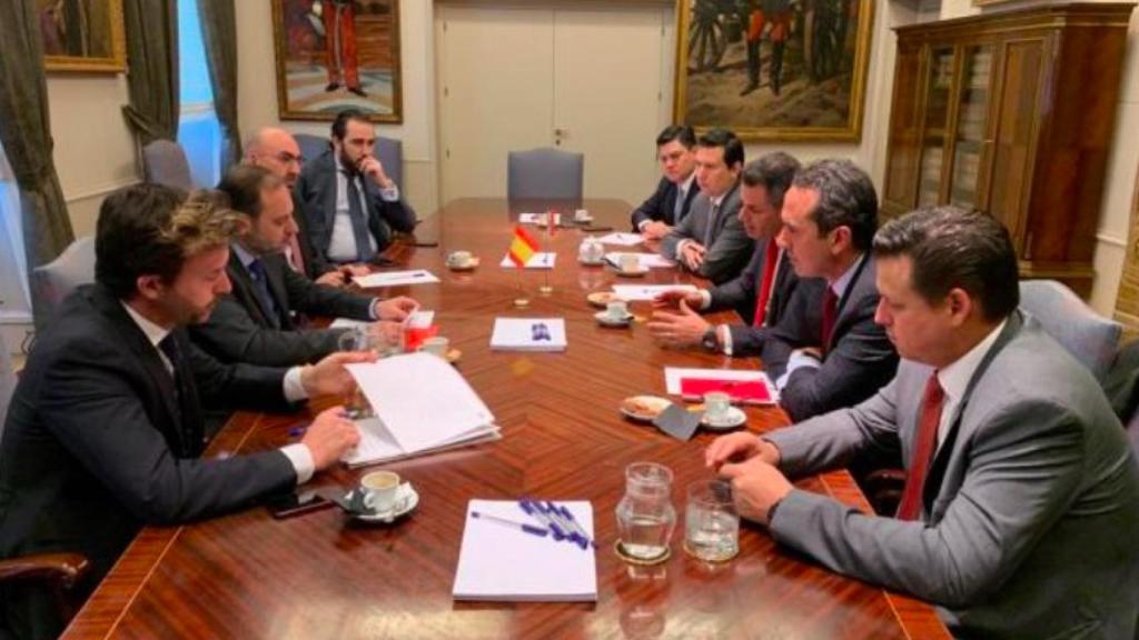 A la izquierda, Ábalos, un miembro de su equipo (delante), su asesor Koldo García y el presidente del Zamora, Víctor de Aldama Delgado, en un viaje a México junto al ministro al que acudió como supuesto cónsul honorario de España en Oaxaca en 2019.