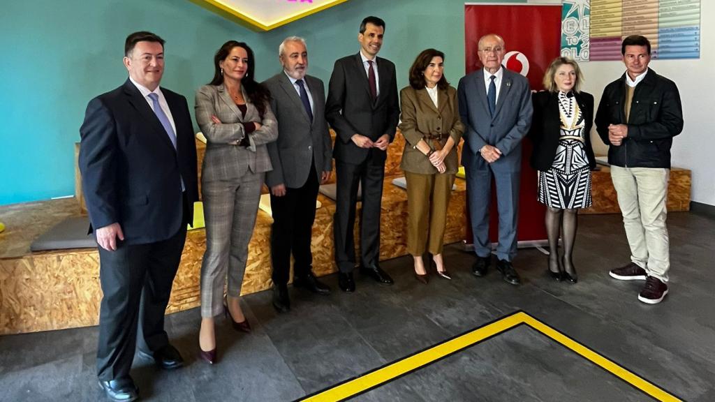 Un momento de la visita de la consejera.