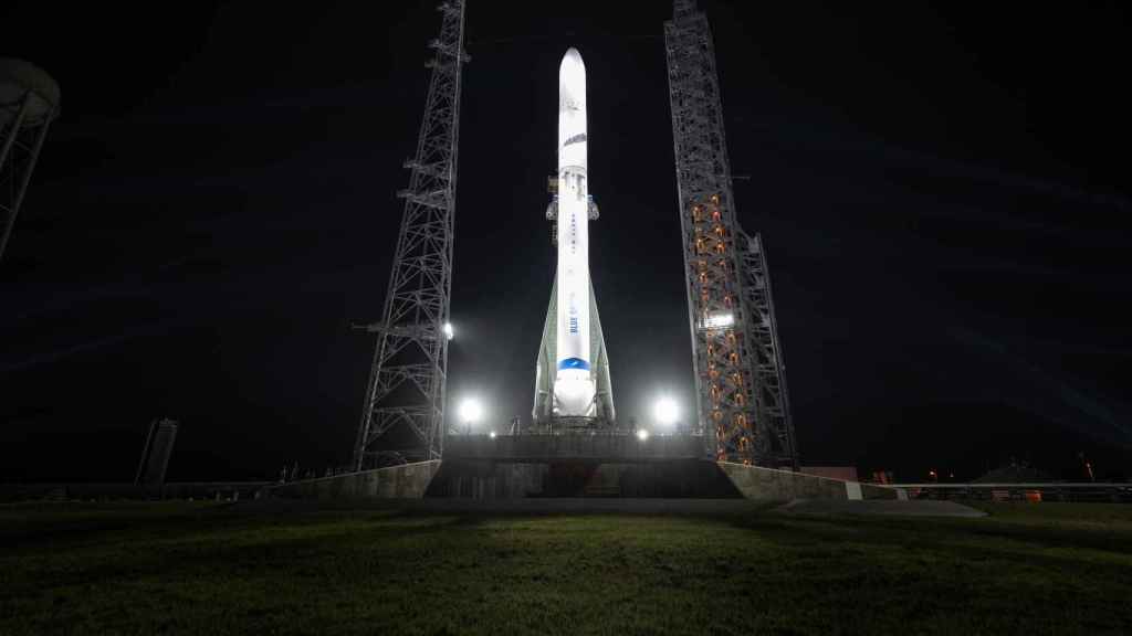 New Glenn, cohete de Blue Origin en la plataforma de lanzamiento