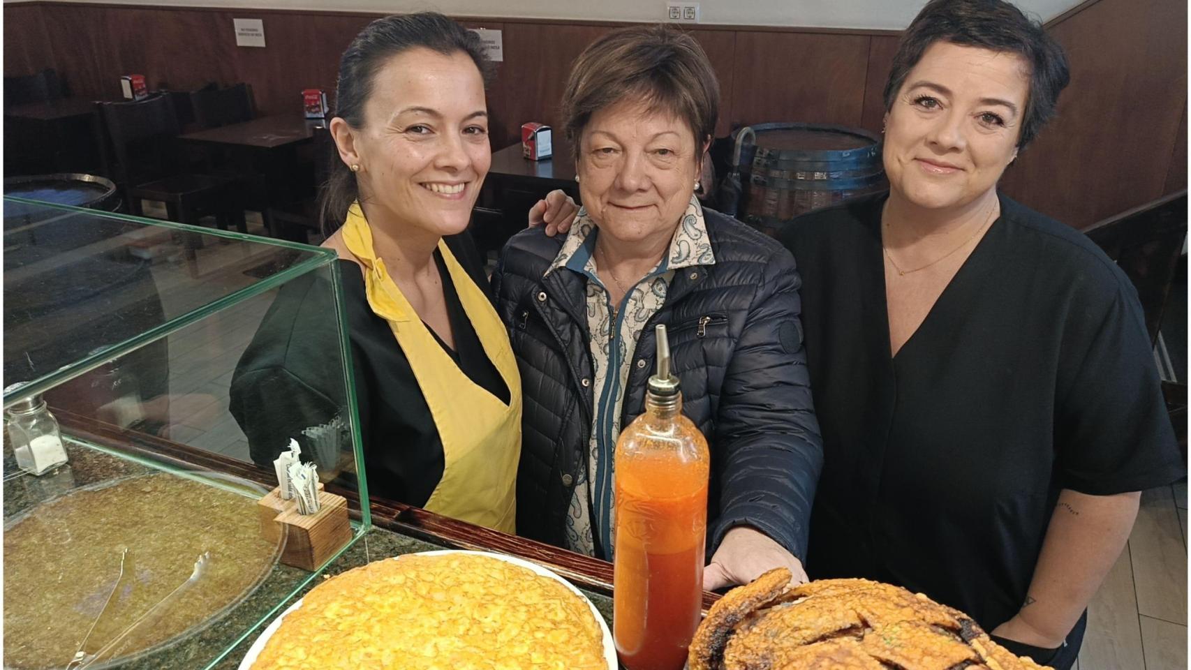 Mariana, Merchi y Dolores, esta mañana en El Canario