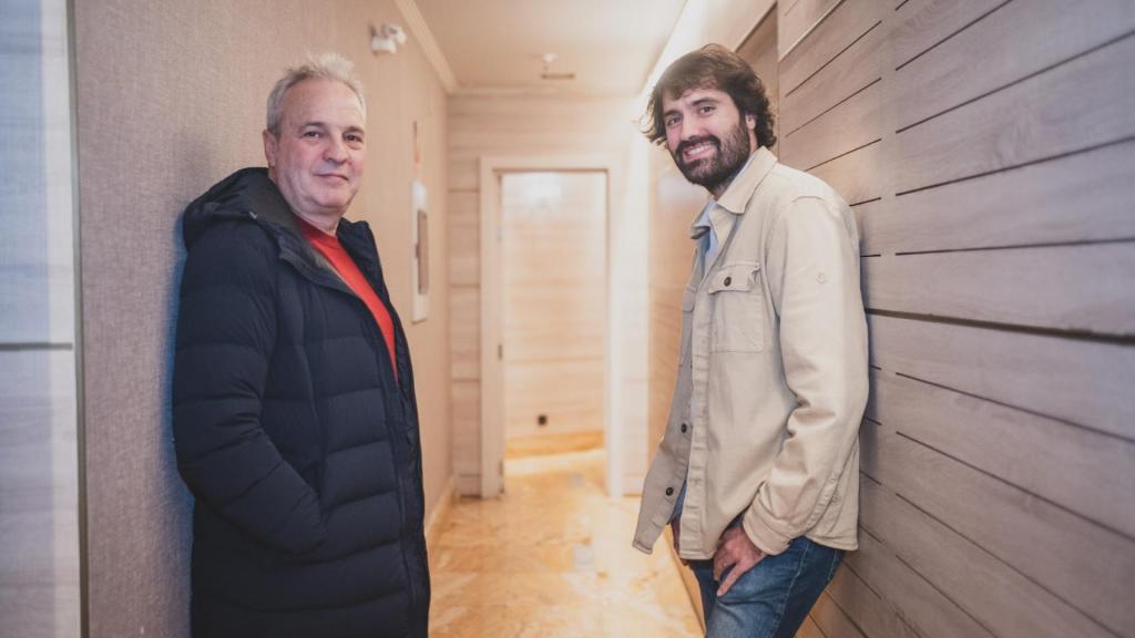 David Summers (Hombres G) junto a Daniel Ramírez, autor de 'Tus canciones y las mías'.