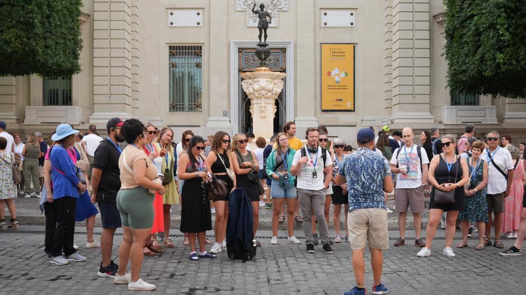 Turistas en la Plaza de San Francisco.