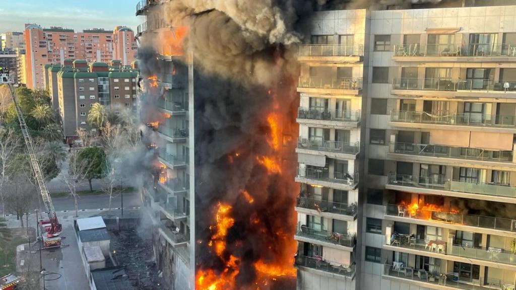 Vista del incendio desde el edificio de enfrente