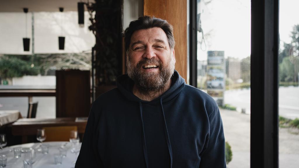 Hovik Keuchkerian antes de la entrevista