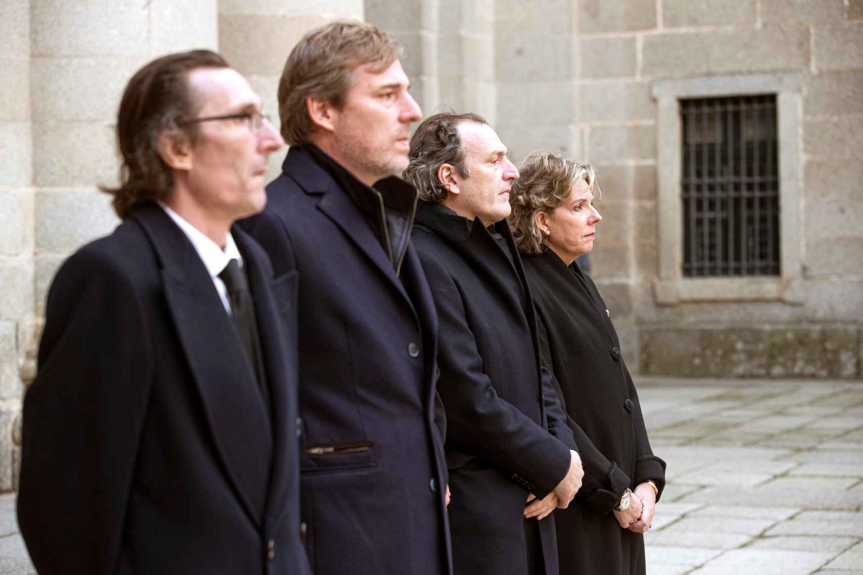 Fernando, Beltrán, Juan y Simoneta Gómez-Acebo, durante el funeral de la infanta Pilar, en 2020.