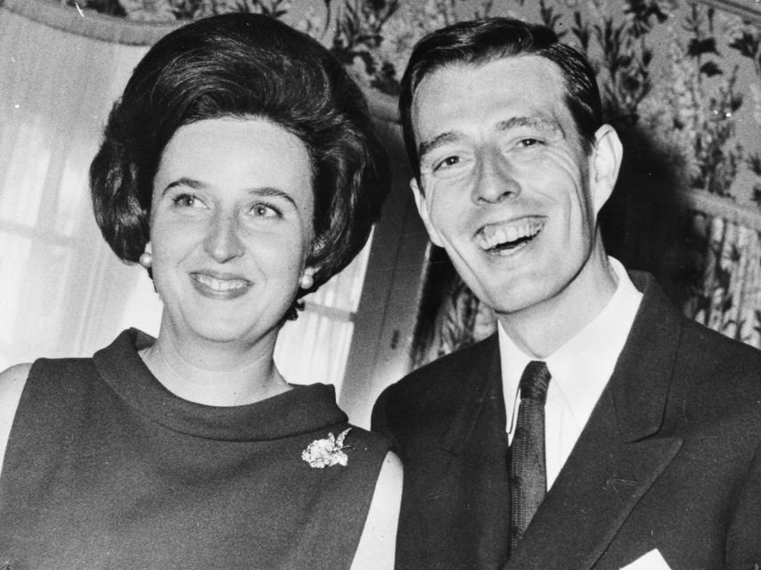 La infanta Pilar y Luis Gómez-Acebo, en 1967.