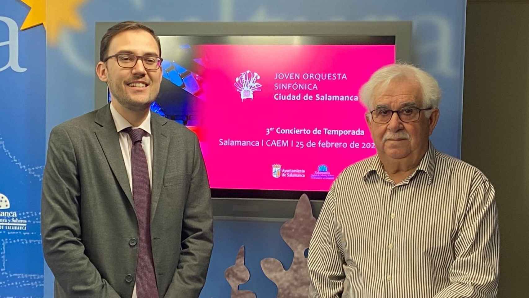 El concejal de Cultura, Ángel Fernández Silva, junto al director gerente y fundador de la JOSCS, Víctor Moro