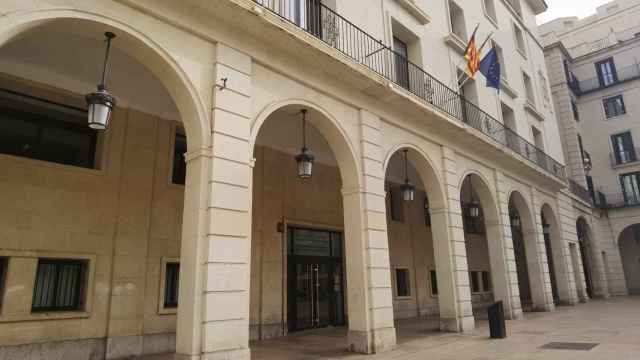 Una vista de los accesos a los juzgados de Alicante.
