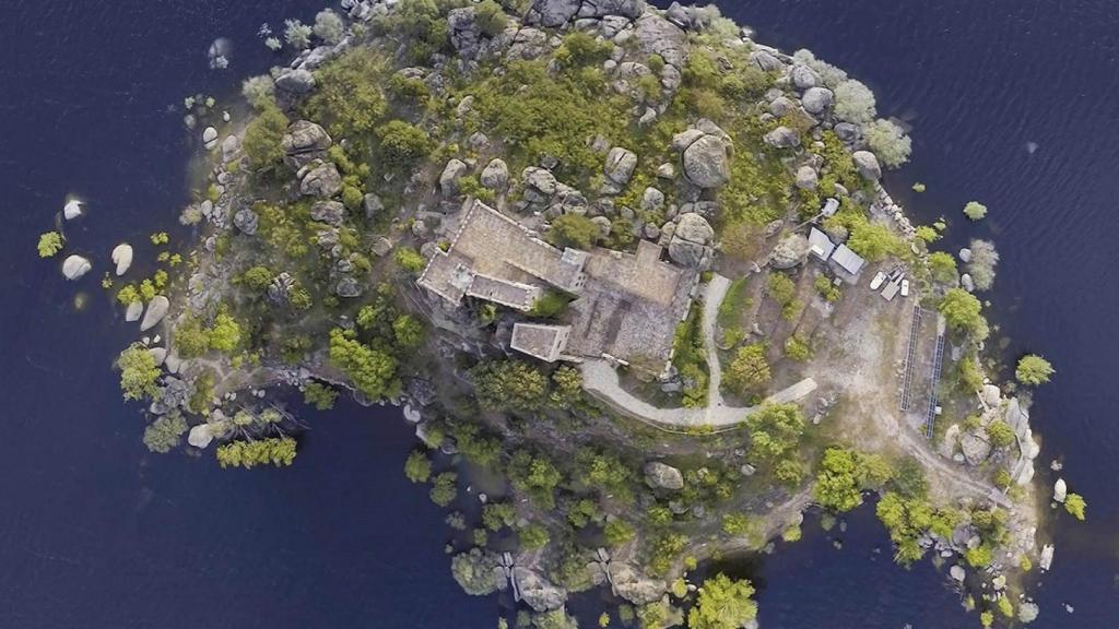 Imagen de la isla privada a la venta en la provincia de Ávila