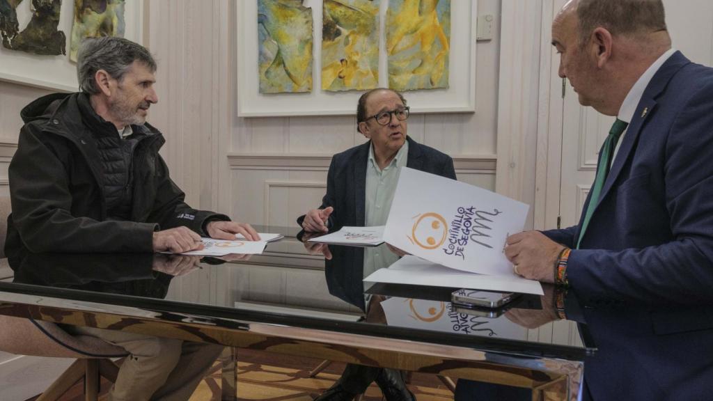 Miguel Ángel de Vicente se reúne con Procose para apoyar la creación de un Centro de Interpretación del Cochinillo