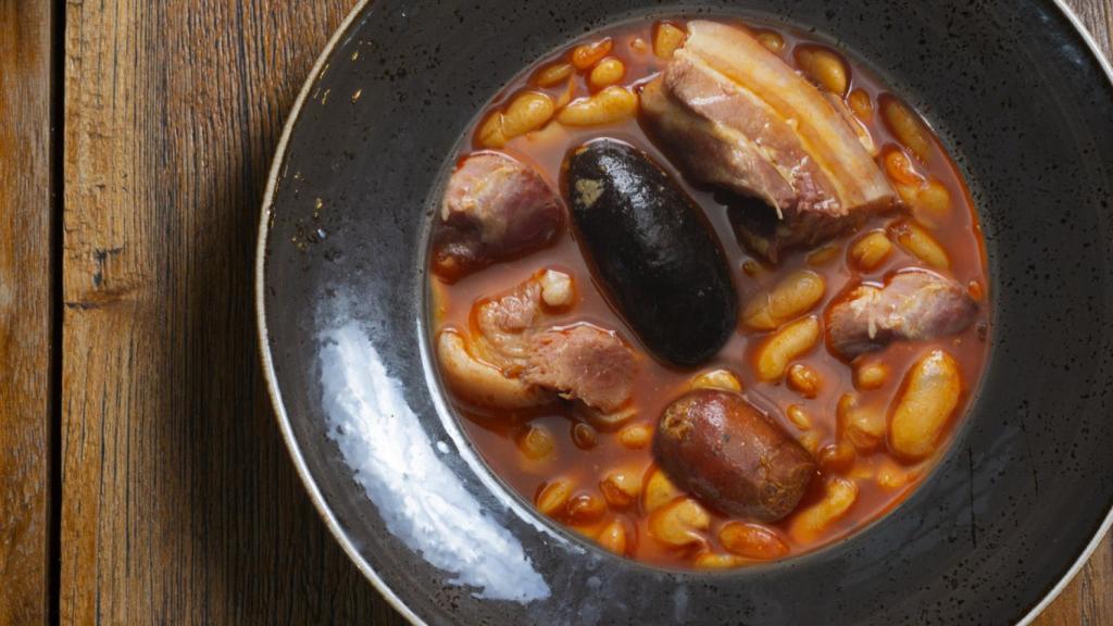 Este Parador de Asturias tiene uno de los mejores restaurantes de la región: la fabada es protagonista