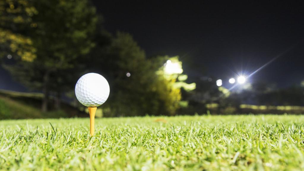 El único plan en el mundo que puedes hacer por solo 20 euros y en Madrid: una bolera de golf nocturna